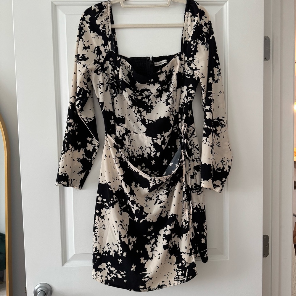 Abercrombie Black and Cream Women's Mini Wrap Dress